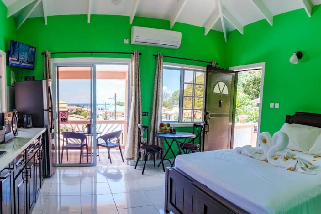 Maggie'S Inn Soufriere Exterior photo